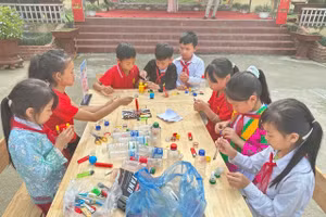 Các em học sinh với nhiều hoạt động nâng cao kỹ năng. (Ảnh: Mai Thức)