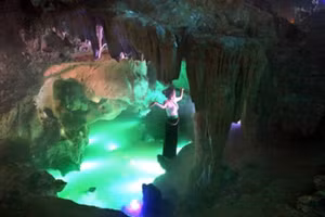 Động Tiên Nữ hoang sơ, huyền ảo.