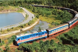 Tuyến đường sắt Lào Cai - Hà Nội - Hải Phòng với tổng vốn hơn 200 tỉ đồng. 