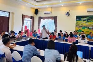 Các đại biểu thảo luận tại buổi hội thảo.