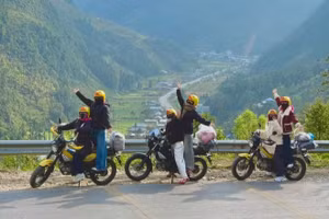 Du lịch trải nghiệm bằng mô tô bùng nổ tại Cao nguyên đá Đồng Văn.