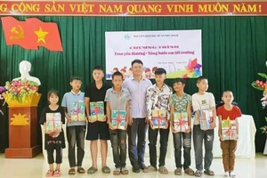 72 em học sinh là trẻ em mồ côi, trẻ em nghèo và trẻ em có hoàn cảnh khó khăn được hỗ trợ.