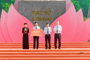 Tổng Bí thư Tô Lâm trao tặng kinh phí xây dựng Trường nội trú liên cấp Tiểu học và Trung học cơ sở Thanh Thủy.