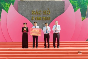 Tổng Bí thư Tô Lâm trao tặng kinh phí xây dựng Trường nội trú liên cấp Tiểu học và Trung học cơ sở Thanh Thủy.