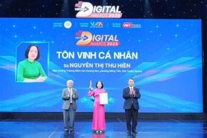 Bà Nguyễn Thị Thu Hiền được vinh danh trong công tác chuyển đổi số.
