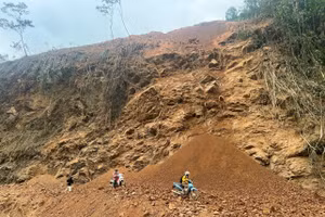 Đường đến trường của thầy cô giáo Trường Mầm non An Lương.