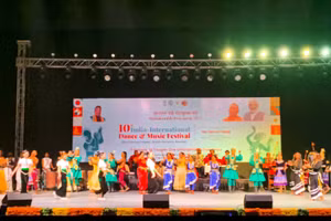 Các nghệ sĩ Yên Bái trên sân khấu quốc tế.