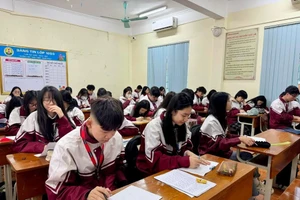 Học sinh trường THPT Nguyễn Huệ (TP Yên Bái).