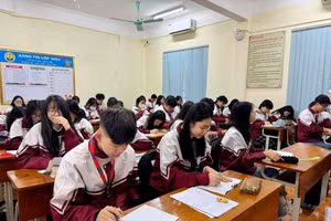 Học sinh trường THPT Nguyễn Huệ (TP Yên Bái).