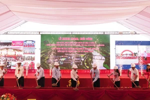 Lễ khởi công Trường Phổ thông nội trú liên cấp Tiểu học&THCS Thanh Thủy, Tuyên Quang. (Ảnh; Khánh Toàn)