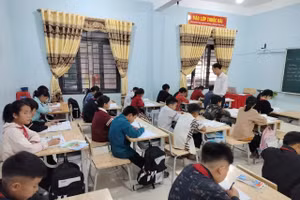 301 học sinh Trường PTDTBT Tiểu học & THCS Thàng Tín trở lại lớp học.