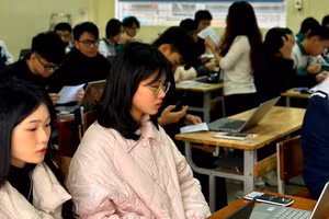 Đông đảo các em học sinh tại Yên Bái tham dự kỳ thi thử để đánh giá năng lực.