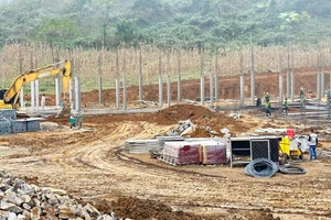 Trên công trường thi công điểm trường liên cấp tại xã Minh Tân (thời điểm đầu tháng 1).