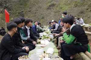 Tết rừng của người Mông xã Nà Hẩu năm nay vui hơn khi được công nhận là Di sản văn hóa phi vật thể quốc gia. (Ảnh: Văn Đức).