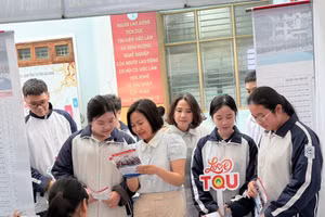 Học sinh, sinh viên Tuyên Quang được hỗ trợ, tư vấn.