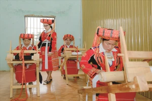HTX Dệt thổ cẩm Pà Thẻn, thôn Đồng Tiến, xã Yên Thành, tỉnh Tuyên Quang được thành lập tạo việc làm cho 60 thành viên. (Ảnh: Vũ Mừng)