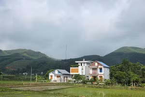 Những ngôi nhà khang trang mọc lên ở vùng quê nghèo nhờ XKLĐ.