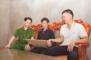 Bản làng vùng Cao nguyên đá tỉnh Tuyên Quang đổi thay nhờ có những con đường được xây dựng từ sức dân. (Ảnh: Vũ Mừng)