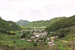 Từ sự quan tâm của Đảng và Nhà nước, cơ sở hạ tầng của khu vực nông thôn thuộc tỉnh Tuyên Quang ngày một khang trang, phát triển. (Ảnh: Vũ Mừng)