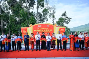 Chủ tịch Quốc hội Trần Thanh Mẫn và các lãnh đạo, nguyên lãnh đạo Đảng, Nhà nước dự Lễ Khánh thành Nhà tưởng niệm Chủ tịch Tôn Đức Thắng.