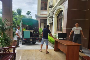 Cán bộ di chuyển xuống trung tâm hành chính mới sau hợp nhất tại Tuyên quang.