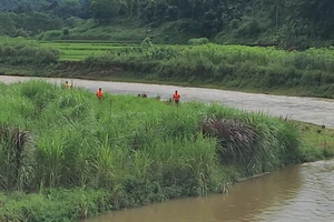 Lực lượng chức năng đang khẩn trương tìm kiếm ông Hà Đình Thân.