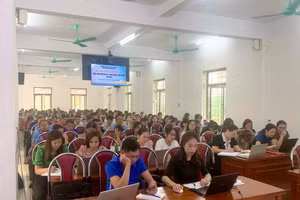 1.237 cán bộ quản lý, giáo viên, nhân viên ngành giáo dục được bồi dưỡng, nâng cao nhận thức chính trị.