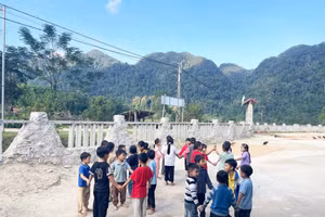 Các em học sinh vùng cao Tuyên Quang.