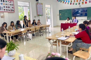 Các nhà giáo Tuyên Quang thảo luận về đổi mới dạy môn Tiếng Anh, ứng dụng AI.