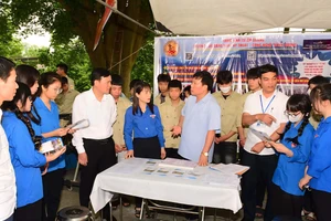 Hỗ trợ kết nối thông tin việc làm cho người dân.