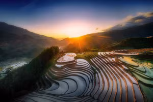 Ruộng bậc thang Mù Cang Chải là điểm đến lý tưởng cho những du khách yêu thích thiên nhiên hùng vĩ. (Ảnh: Văn Đức).