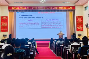 Các đại biểu là cán bộ, giáo viên, công an tỉnh Yên Bái tập huấn chuẩn bị cho các kỳ thi.