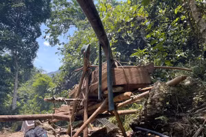 Phương tiện nhóm người dùng để khai thác vàng trái phép. (Ảnh: CATQ)