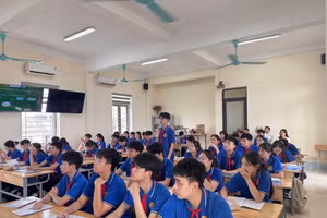 Các em học sinh Trường THCS Phan Thiết trong 1 tiết ôn tập. (Ảnh: NTCC)