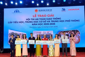 Lễ trao giải Hội thi An toàn giao thông.