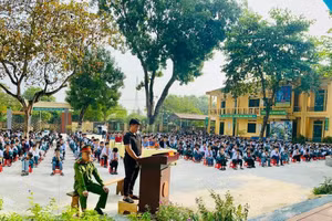 Hơn 500 em học sinh tham dự "Phiên tòa giả định".(Ảnh:ĐVCC)