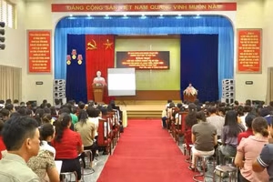 Bồi dưỡng chính trị cho cán bộ, giáo viên tại huyện Trạm Tấu, tỉnh Yên Bái.