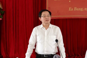 Phó Thủ tướng Hồ Quốc Dũng làm việc với xã Ea Bung, Đắk Lắk. (Ảnh: Thế Hùng)