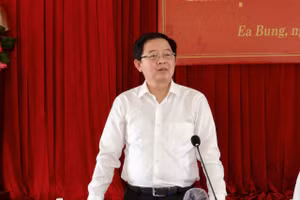 Phó Thủ tướng Hồ Quốc Dũng làm việc với xã Ea Bung, Đắk Lắk. (Ảnh: Thế Hùng)