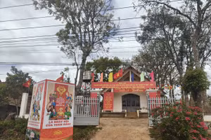 Một điểm bỏ phiếu tại bon Bu Đăk, xã Thuận An, tỉnh Lâm Đồng. (Ảnh: Thế Hùng)