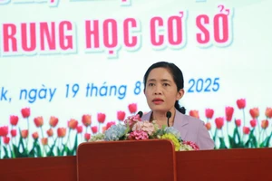 Giám đốc Sở GD&ĐT Lê Thị Thanh Xuân phát biểu khai mạc Hội nghị. (Ảnh: Thành Tâm)