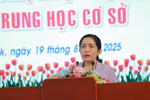 Giám đốc Sở GD&ĐT Lê Thị Thanh Xuân phát biểu khai mạc Hội nghị. (Ảnh: Thành Tâm)