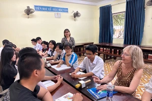 Học sinh phổ thông tại Đắk Lắk tham gia lớp tiếng Pháp miễn phí. (Ảnh: Nhật Anh)