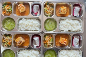 Suất ăn đã hoàn thiện. (Ảnh do Hội CMHS chụp 18/3)