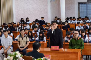 Phiên tòa giả định tại Trường THCS - THPT Tây Sơn, Lâm Đồng.