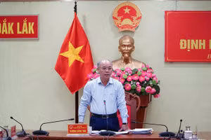 Phó Chủ tịch UBND tỉnh Đắk Lắk Trương Công Thái chủ trì họp báo định kỳ. (Ảnh: TT)