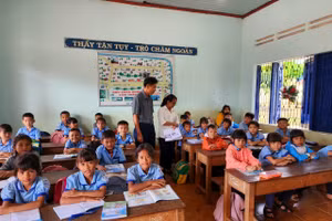Một tiết học tiếng Ê đê ở Trường Tiểu học Hà Huy Tập, huyện Cư Jút. (Ảnh: TT)