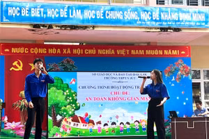 Học sinh tham gia khởi động cùng chương trình. (Ảnh: Ban Truyền thông)