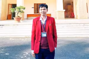 Em Đặng Huy Hậu, lớp 10 Tin, Trường THPT chuyên Thăng Long, Lâm Đồng. (Ảnh: VK)