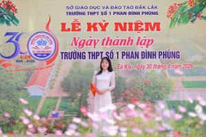 Trường THPT số 1 Phan Đình Phùng (Đắk Lắk) chuẩn bị cho lễ kỷ niệm 30 năm thành lập.